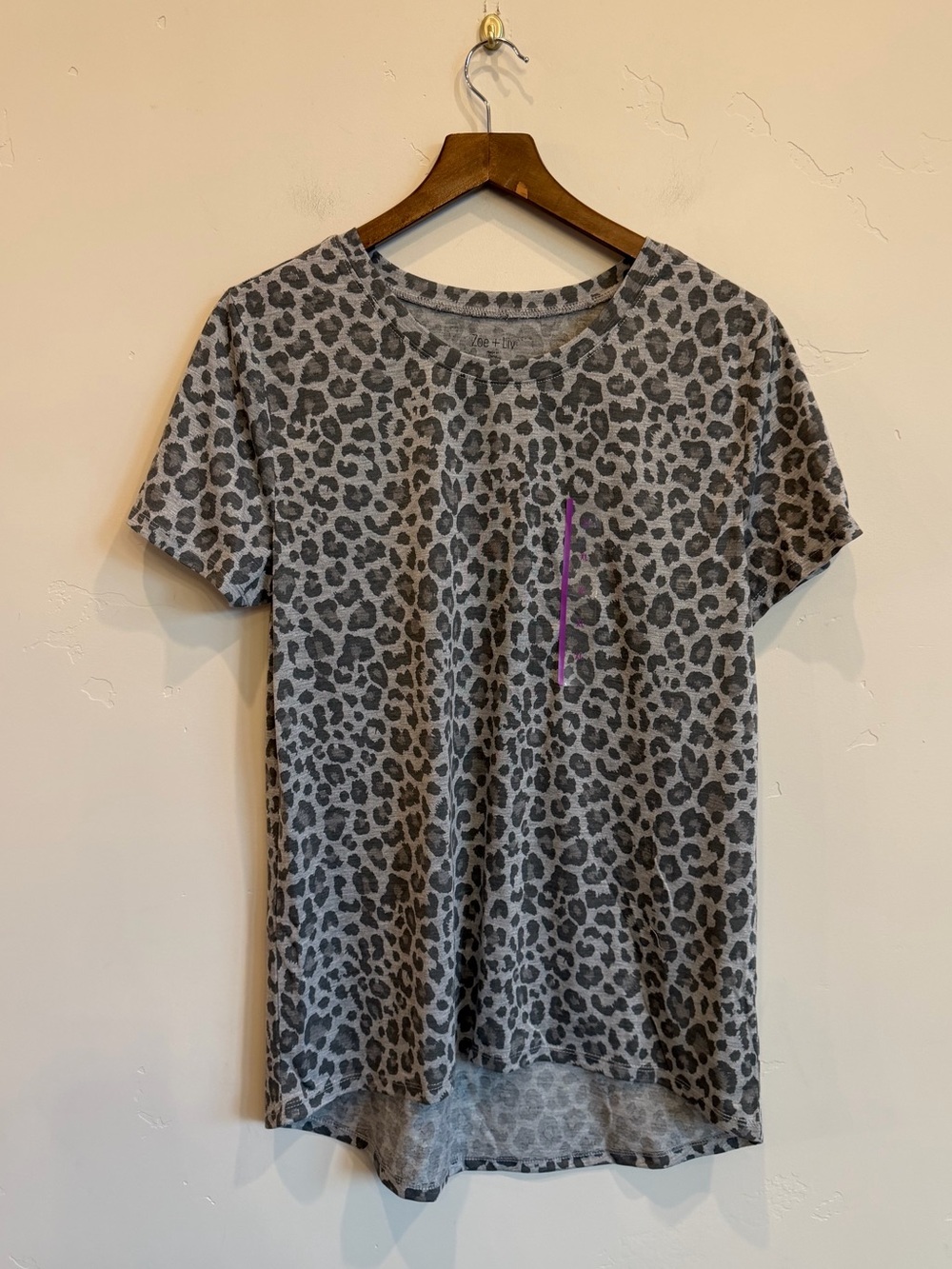 ZOE + LIV Target Gray Leopard Print Short Sleeve Shirt